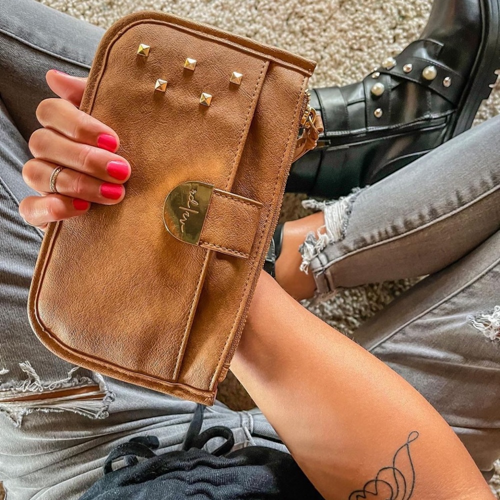 NWOT RAD REV WALLET/ CROSSBODY